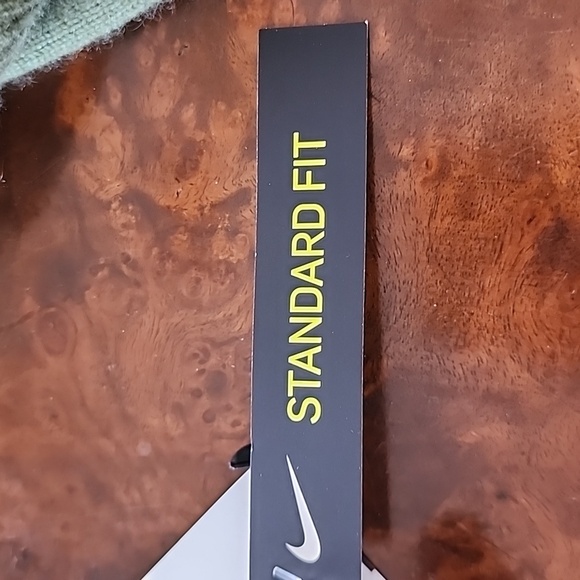 Nike Air Women's Black Drifit Top - Size 1X - Picture 8 of 8